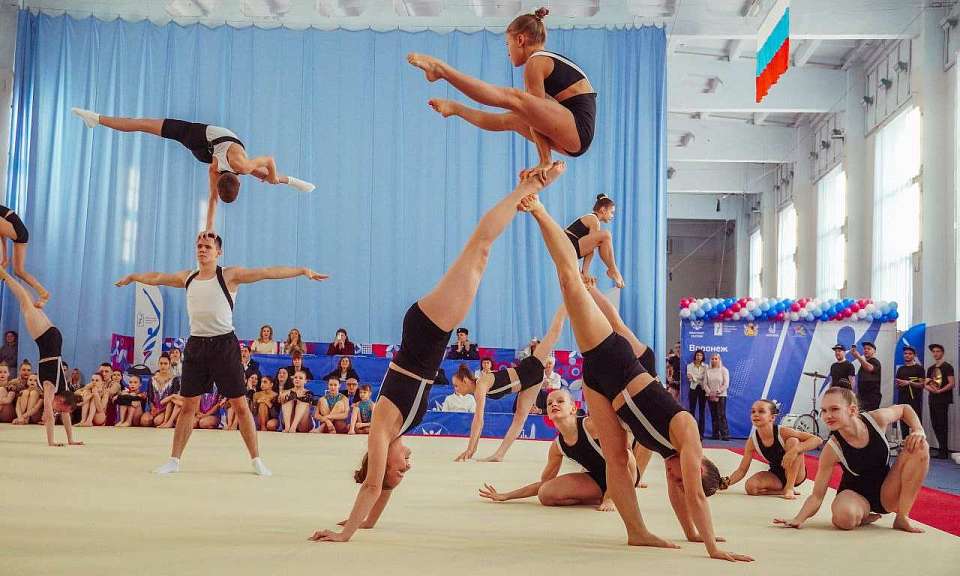 Соревнования по спортивной акробатике в честь 85-летия Василия Литвинова проходят в Воронеже