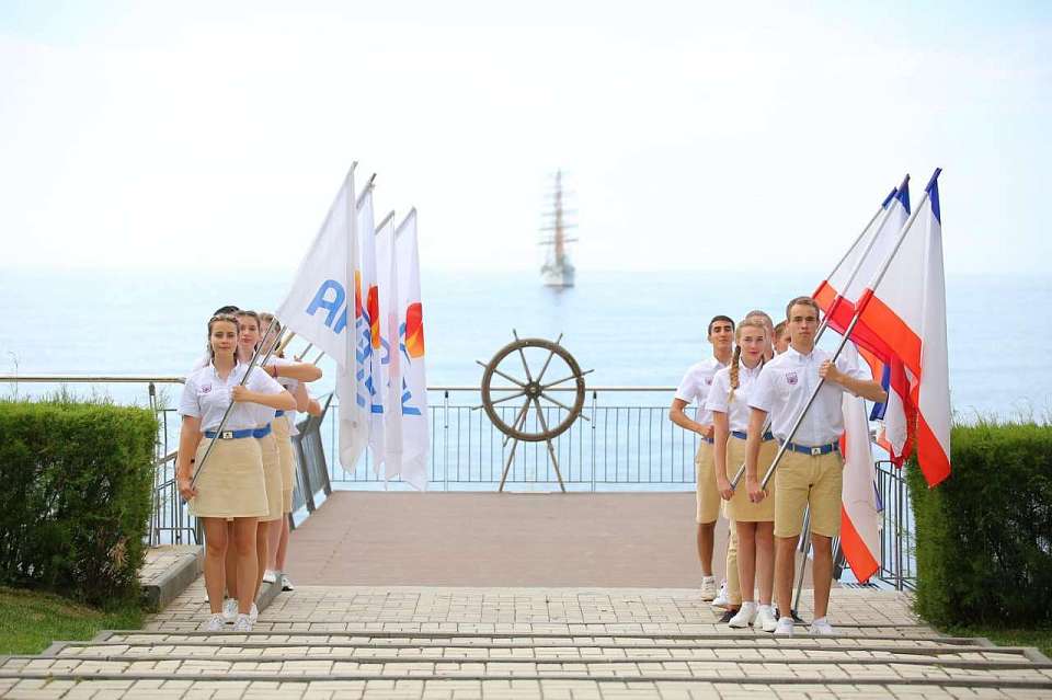 «Артек», «Орлёнок» и «Океан». Как бесплатно отправить ребенка в легендарные детские лагеря?