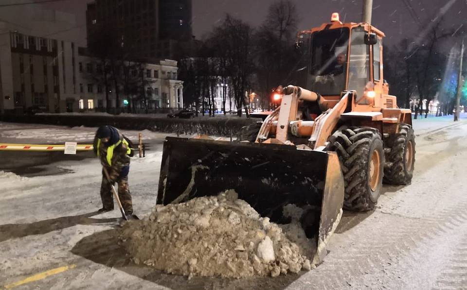 В Воронеже за ночь вывезли 4 тыс. кубометров снега