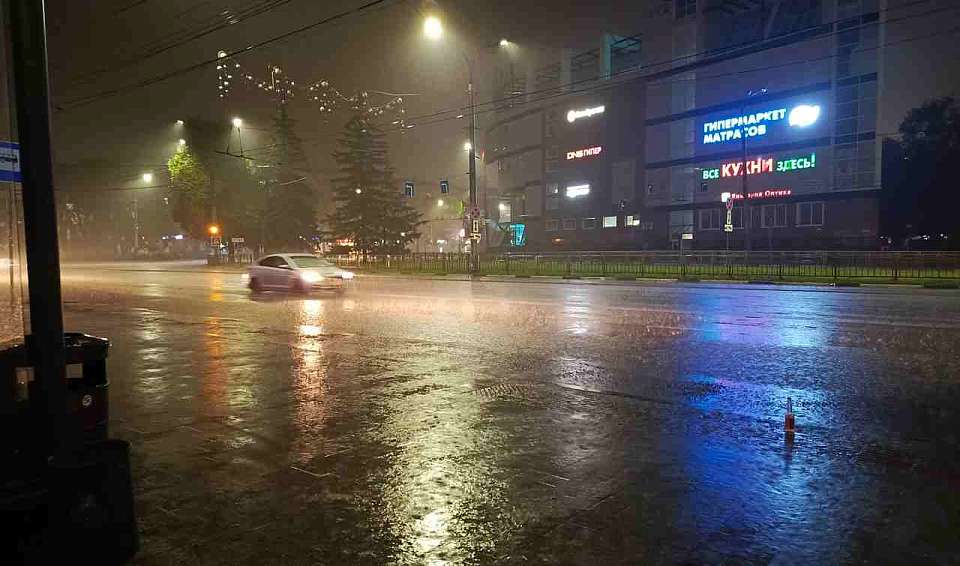 Ввиду практически не прекращающегося дождя цены на такси в Воронеже взлетели