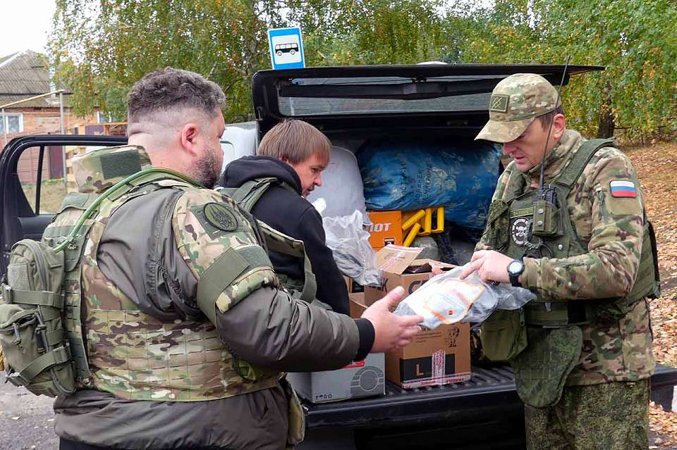 Воронежским артиллеристам доставили гуманитарный груз из родного города