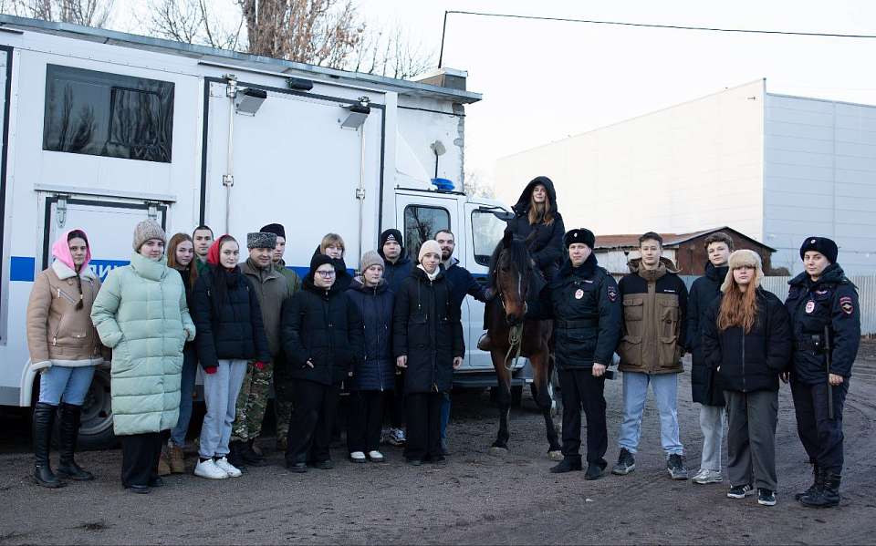 Воронежский «Студенческий десант» продолжает стажировку в конной полиции