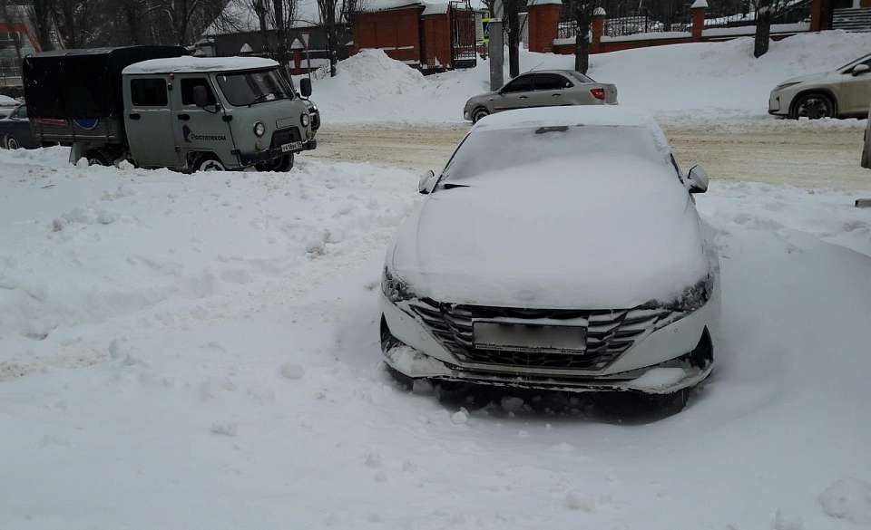 Индустриальный парк возместит ущерб воронежцу, чья машина пострадала от падения снега