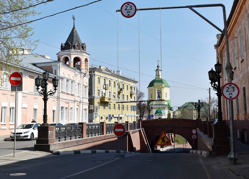 В Воронеже покрасили своды многострадального Каменного моста