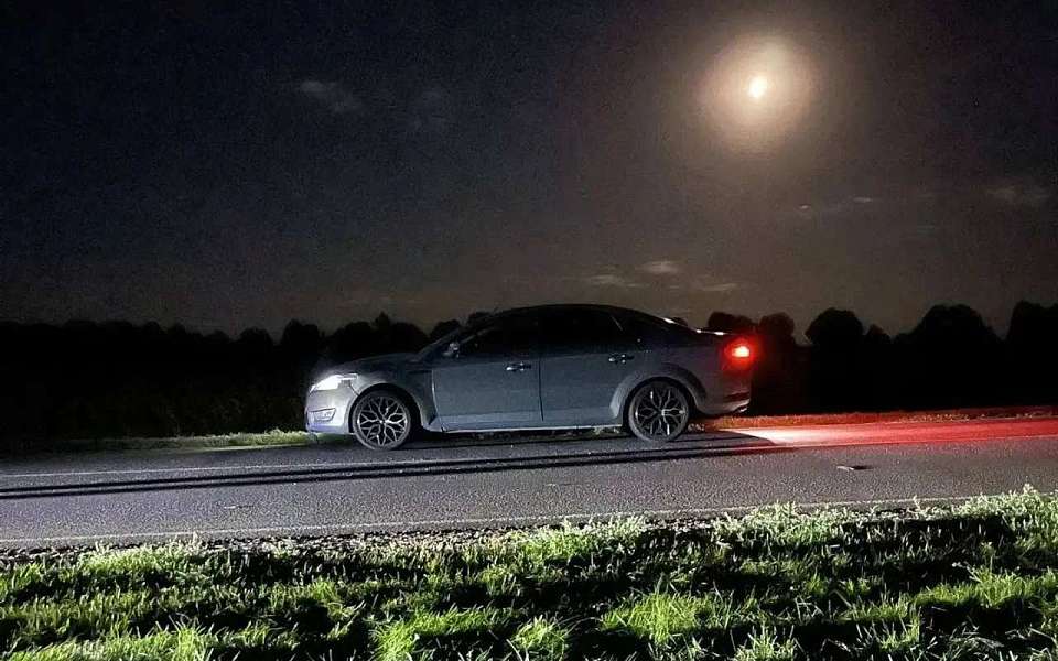 Сбитый Ford Mondeo на воронежский трассе неизвестный мужчина умер в больнице 