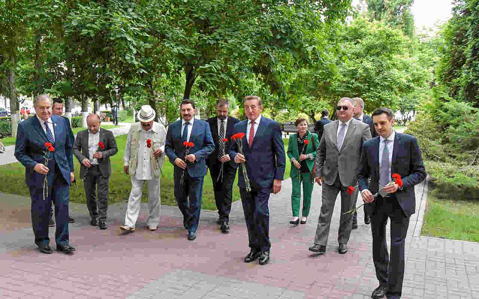 Воронежское землячество приняло участие в праздновании 90-летия Воронежской области