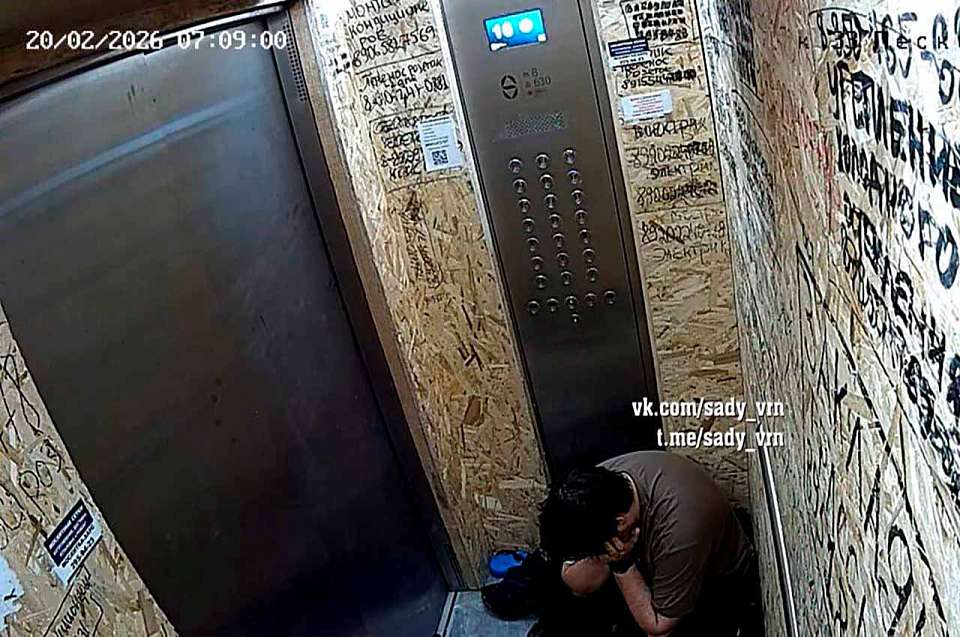 Житель Воронежа провел всю ночь в застрявшем лифте из-за отсутствия связи