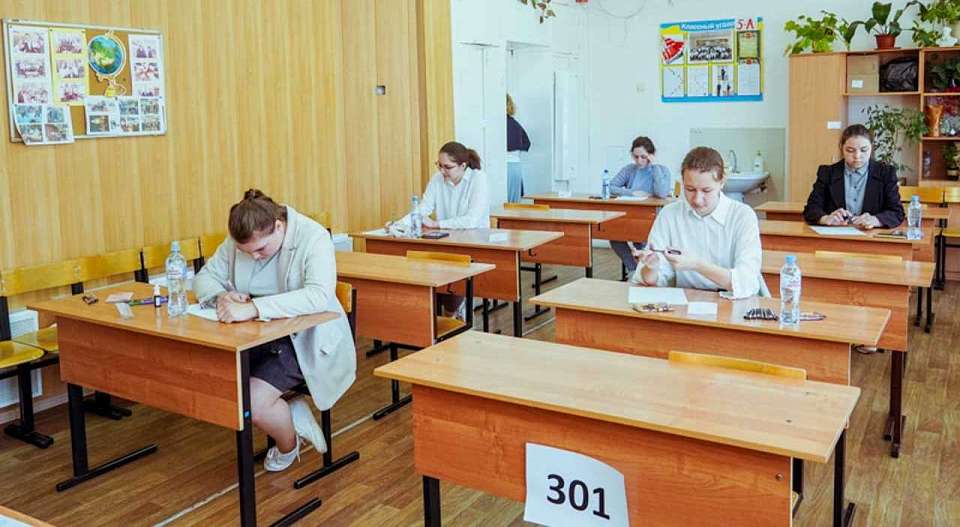 Порядка 10 тысяч воронежских 11-классников написали итоговое сочинение
