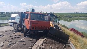 Число пострадавших в массовом ДТП в Воронежской области с участием дорожных машин выросло до 6
