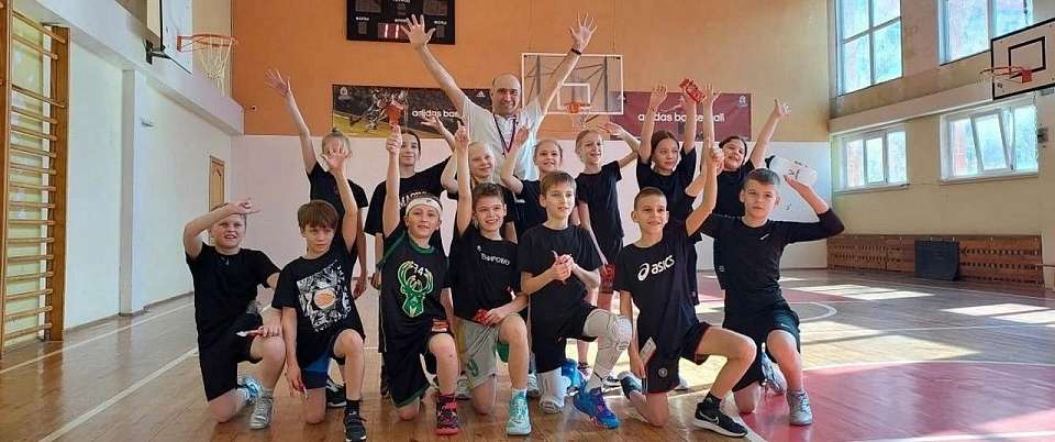 В Коминтерновском районе соревновались учащиеся младших классов