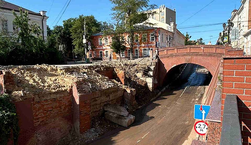В Воронеже начался демонтаж аварийной подпорной стены Каменного моста