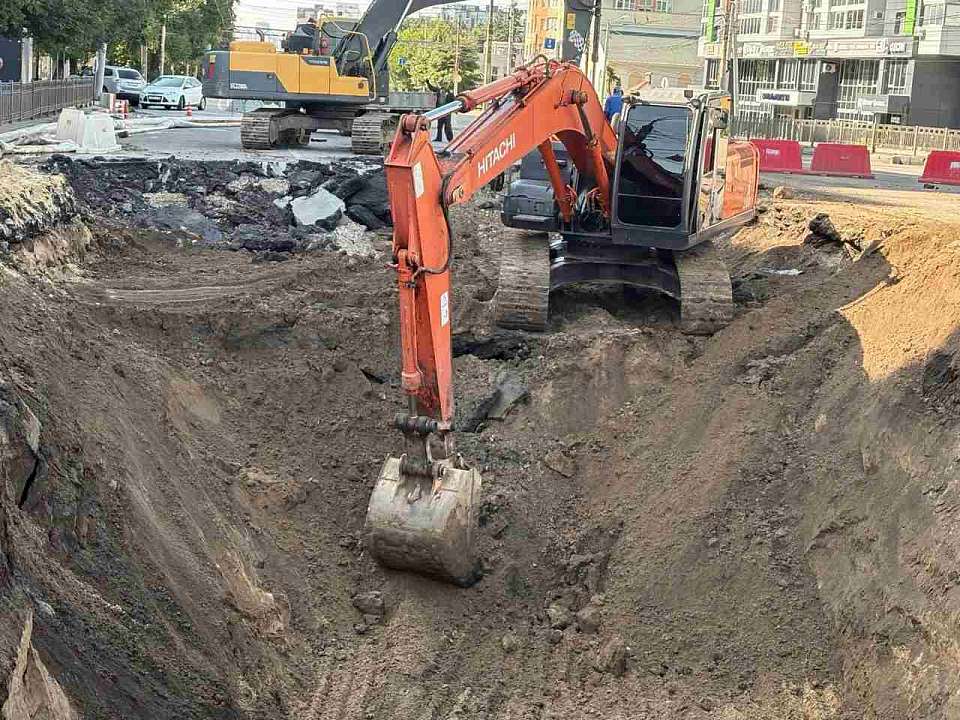 Ночью на месте поврежденного коллектора в Воронеже приостановят работу техники