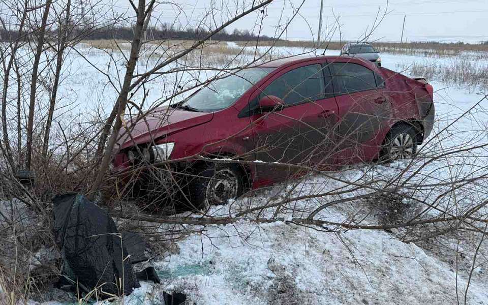 Автомобилистка попала в больницу после ДТП с опорой ЛЭП в Воронежской области