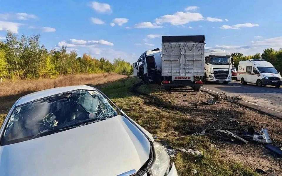 Погиб пассажир и пострадали двое водителей в страшном массовом ДТП на воронежской трассе