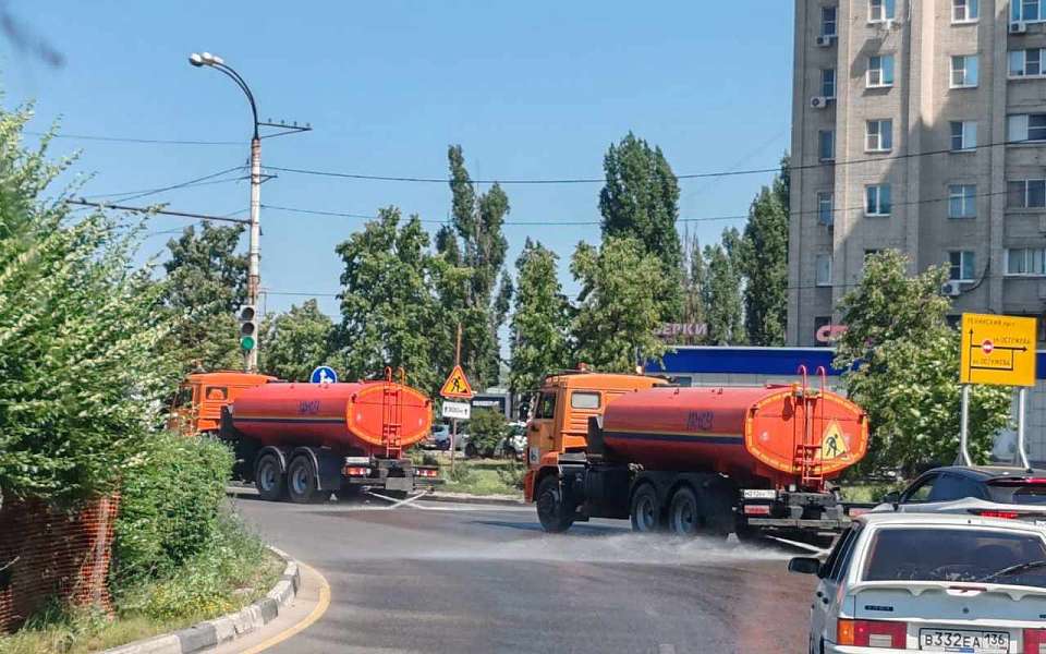 В жару улицы Железнодорожного района регулярно охлаждают