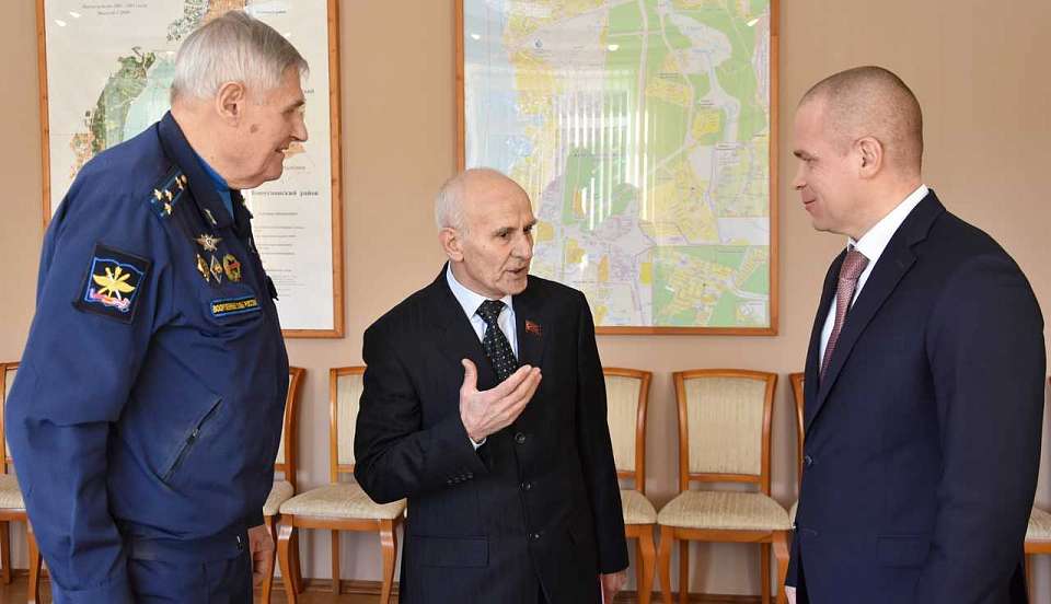 В управе наградили ветерана органов внутренних дел – жителя Железнодорожного района