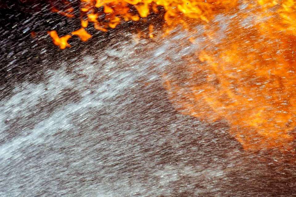 Загорелась пристройка при отражении атаки БПЛА в Воронежской области