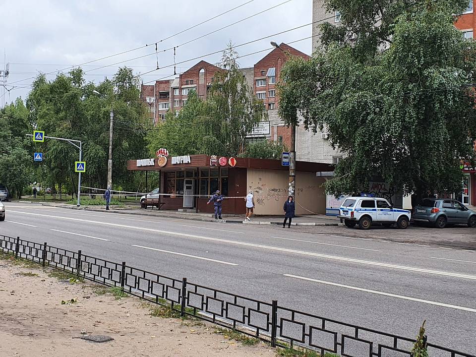 В Воронеже незаконное кафе демонтируют при поддержке вооруженной полиции
