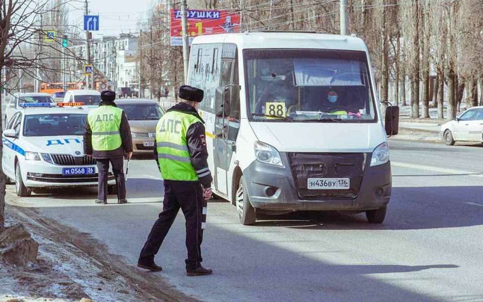Массовые проверки маршруток стартовали в Воронеже
