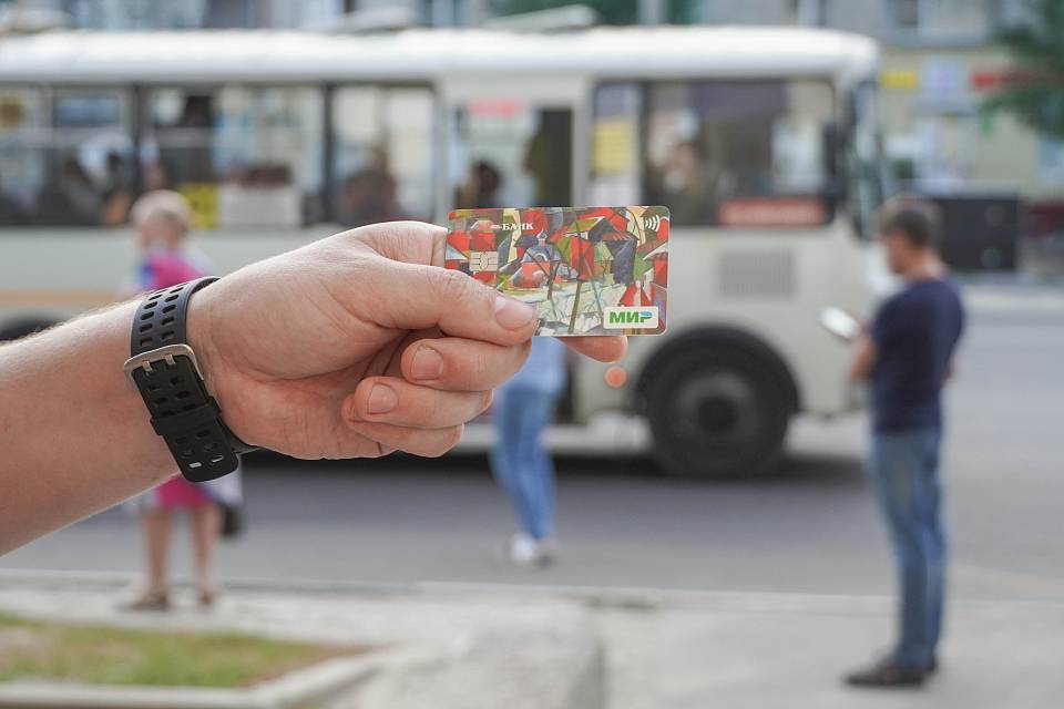В Воронеже до 17 рублей подешевел проезд при оплате картой «Мир»