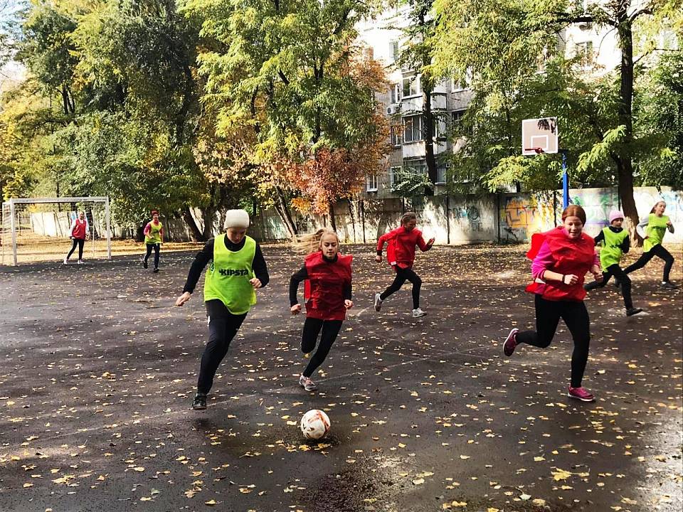 В Ленинском районе завершились соревнования по мини-футболу среди школьников