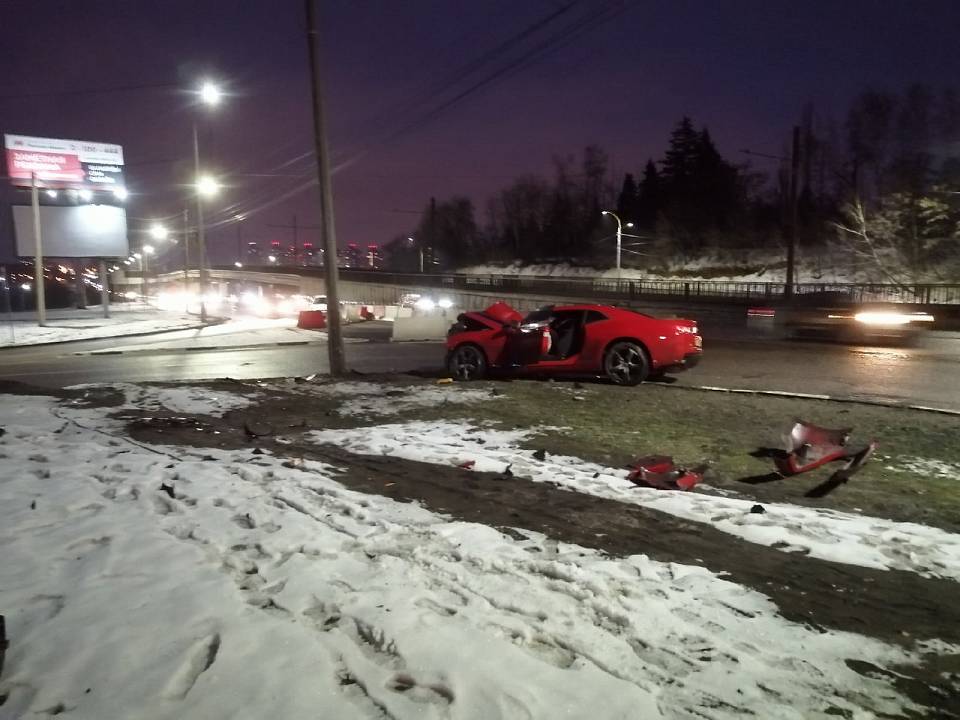 Элитная иномарка разбилась в страшном ДТП у Северного моста в Воронеже