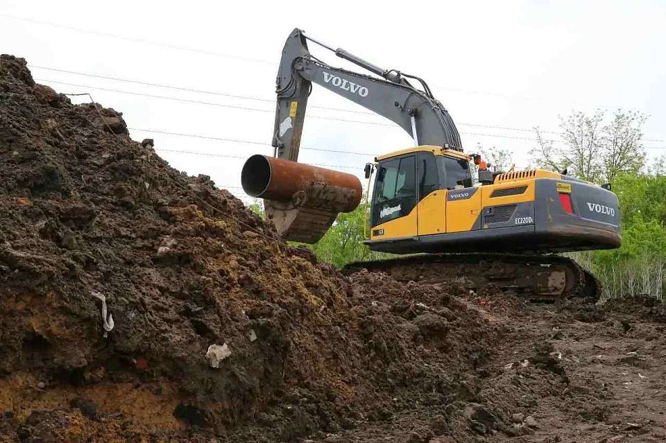 В Воронеже продолжаются работы по устранению аварии на водоводе