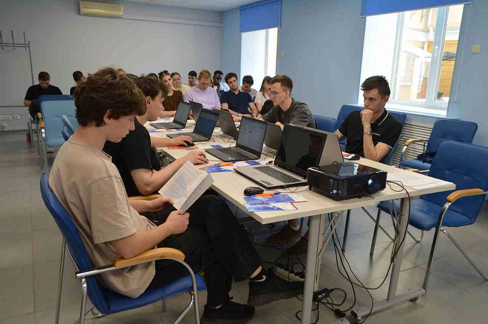 Где воронежским подросткам найти летнюю подработку?