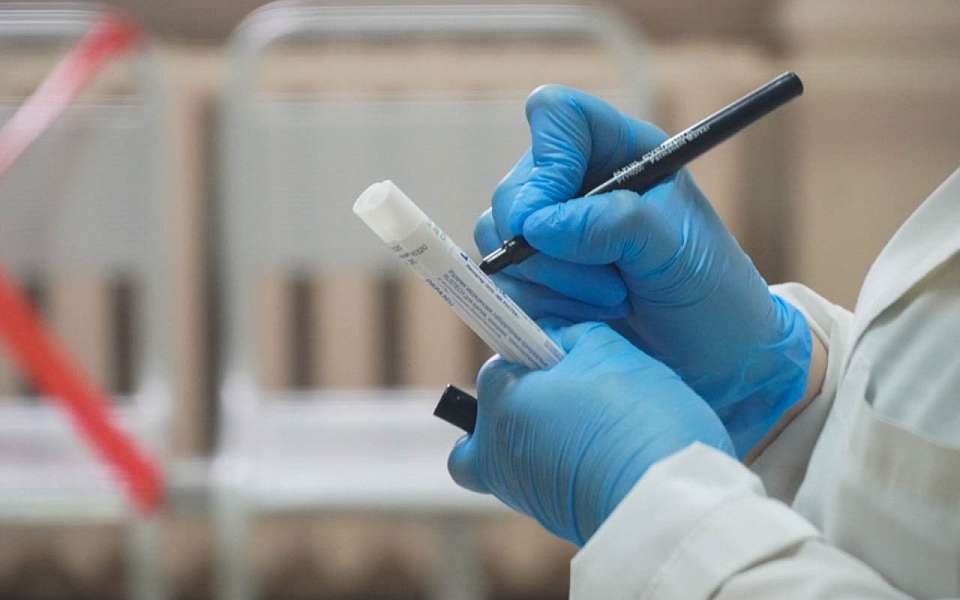 Заболеваемость ковидом продолжила падать в Воронежской области