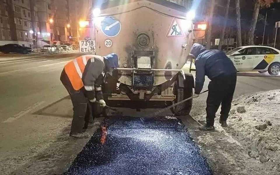 В Центральном районе продолжаются работы по ямочному ремонту и восстановлению участков дорожного полотна 