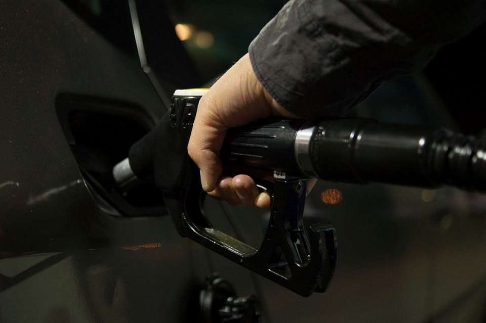 В Воронежской области начал дешеветь бензин