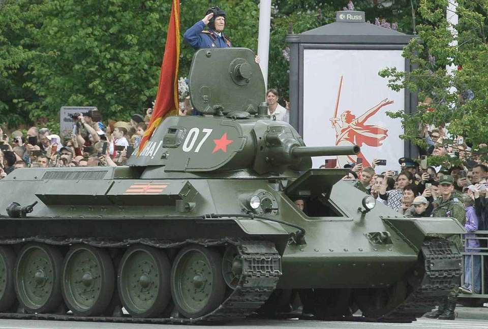 Президент РФ Владимир Путин наградил воронежского ветерана орденом Александра Невского