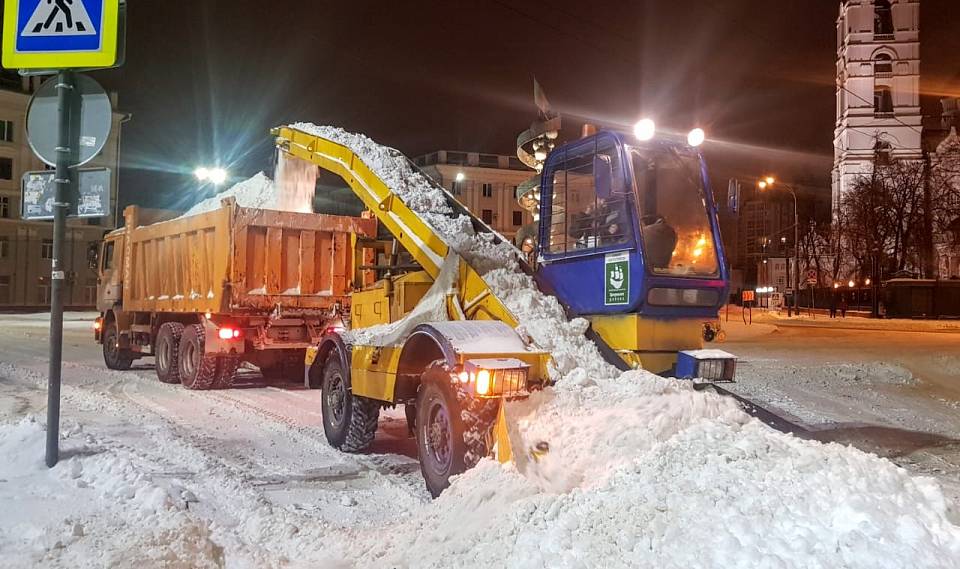 Рекордный объём снега вывезли с улиц Воронежа ночью