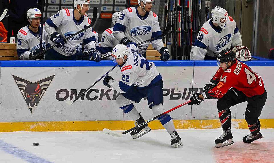 Хоккеисты воронежского «Бурана» потерпели поражение на омском льду