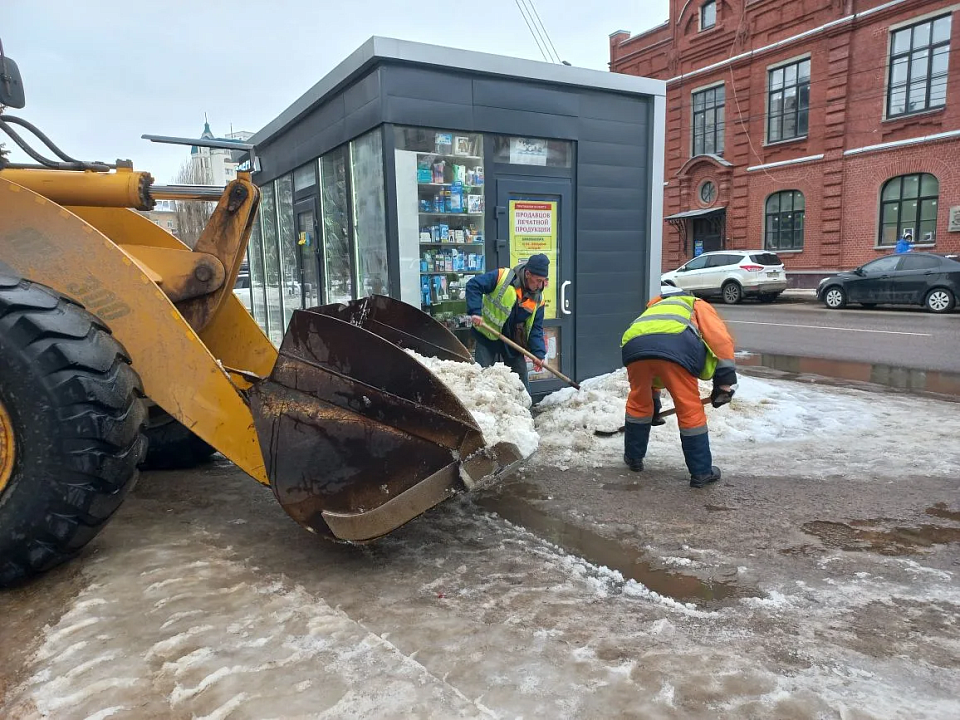 В Ленинском районе продолжается весенняя уборка