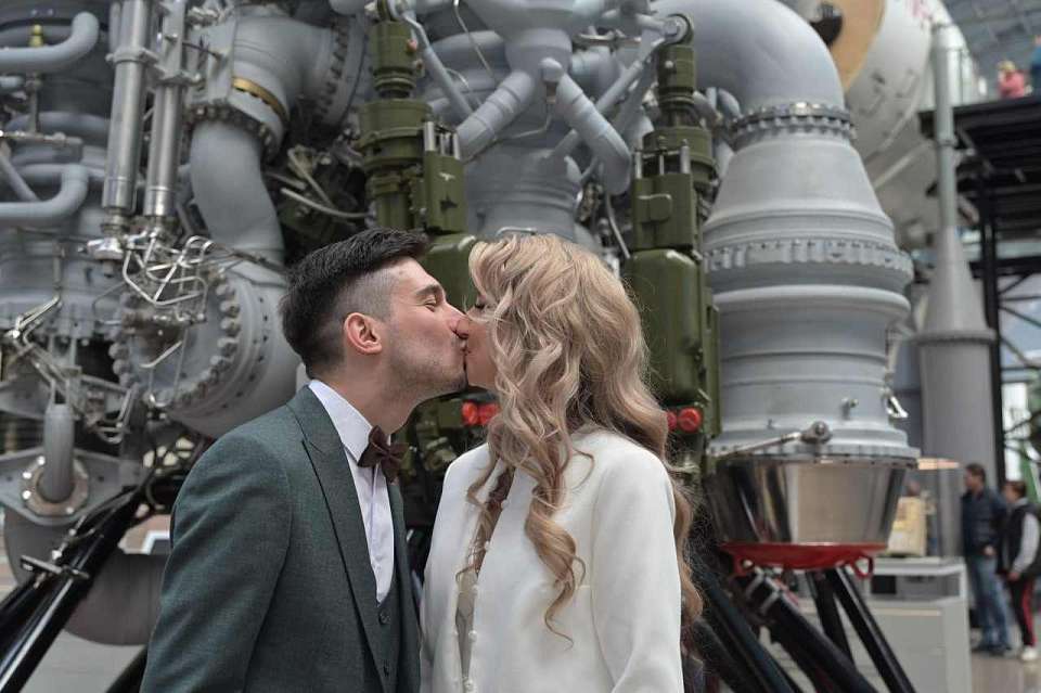На выставке-форуме «Россия» в Москве состоялась космическая свадьба пары из Воронежа