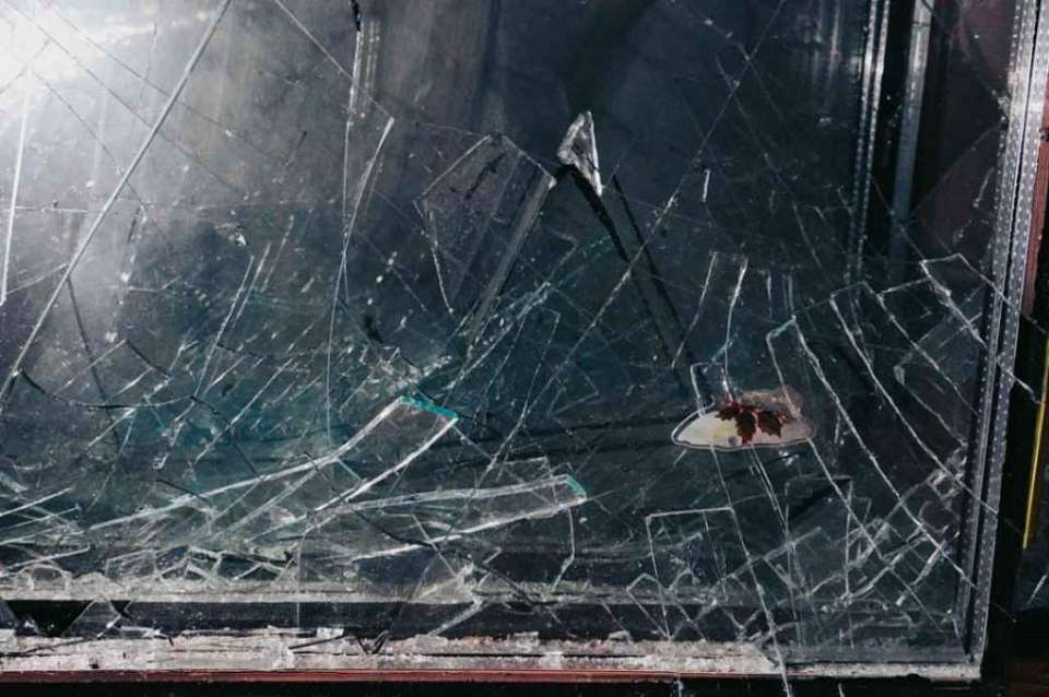 Обломки БПЛА повредили остекление в жилом доме в Воронеже