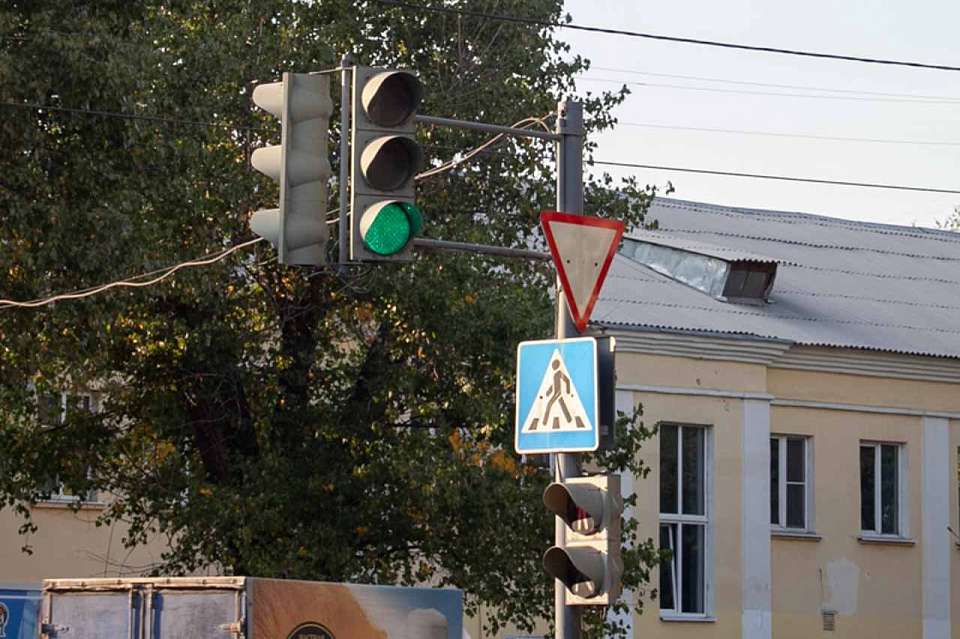 О временном отключении светофора в центре города предупредили воронежцев