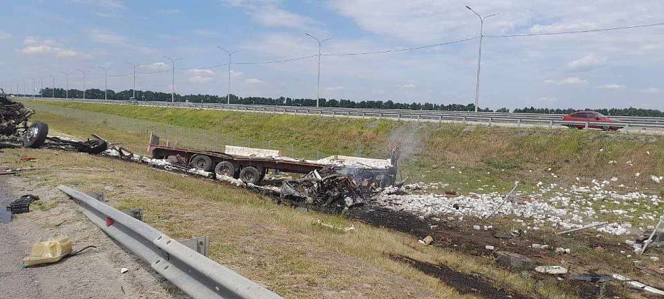 Водитель погиб в ДТП большегрузов на альтернативном участке М-4 в Воронежской области