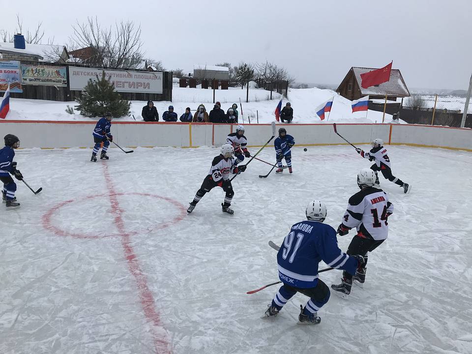 В Железнодорожном районе прошел хоккейный турнир среди дворовых команд