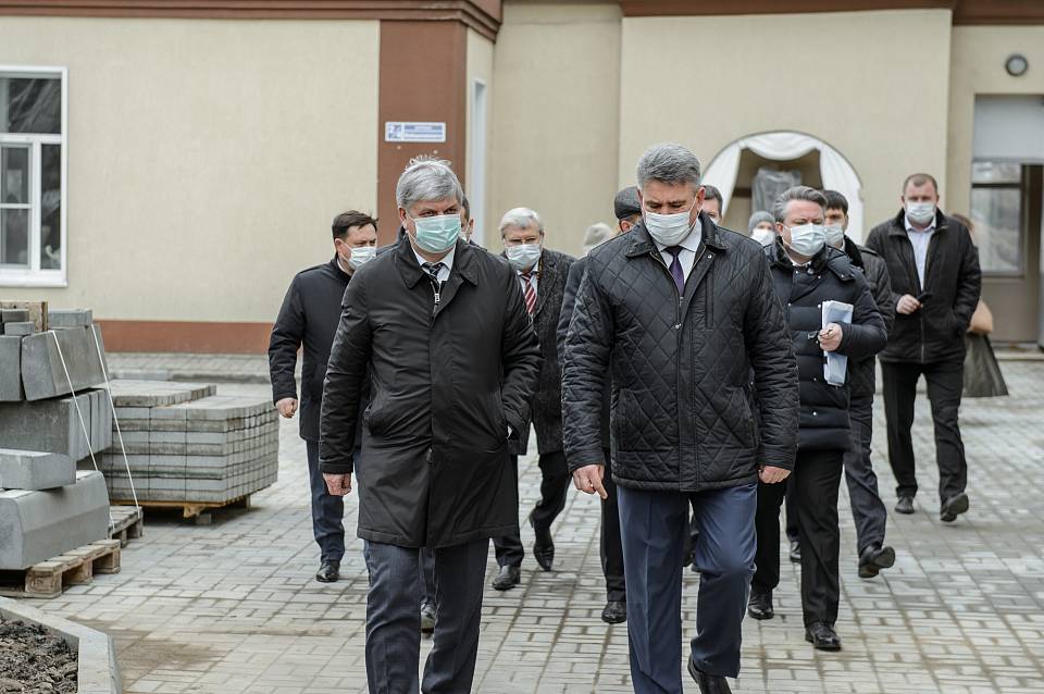 В Воронеже губернатор проконтролировал строительство хирургического корпуса онкодиспансера