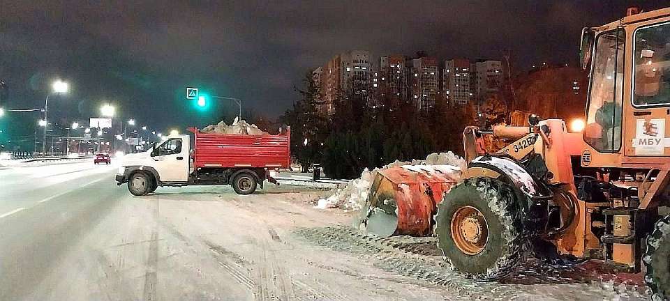 Прошлой ночью с улиц Воронежа вывезли более 7 тыс. тонн снега 
