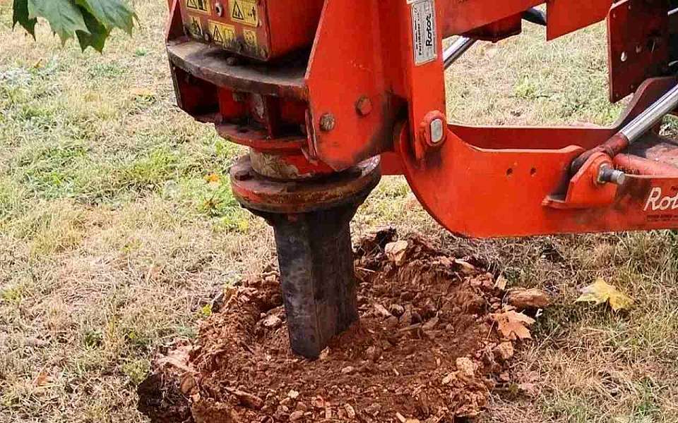 В Ленинском районе готовят почву для будущих аллей