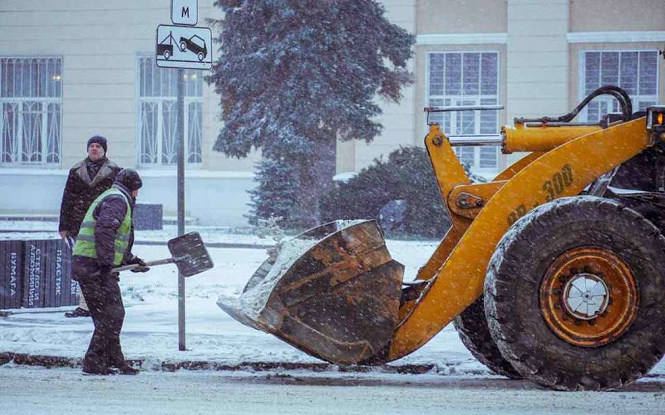 Более 6,5 тыс. кубометров снега вывезли за ночь с улиц Воронежа