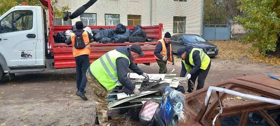 Около 3 тысяч человек вышло на субботник в Железнодорожном районе