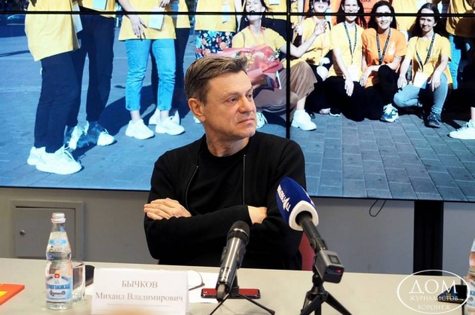 Михаил Бычков призвал власти Воронежской области открыть театры для зрителей