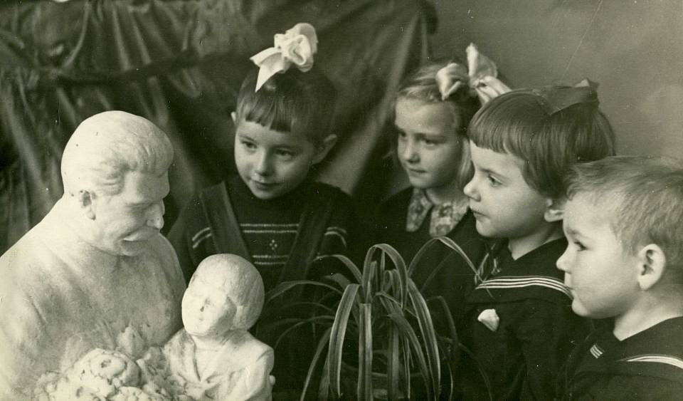 В Воронеже готовят выставку детских подарков товарищу Сталину