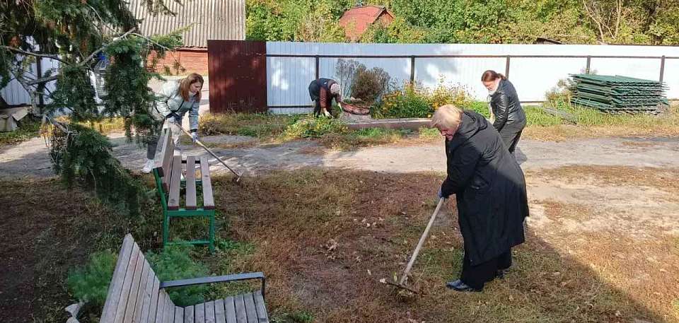 Жители Железнодорожного района и сотрудники организаций вышли на массовую уборку