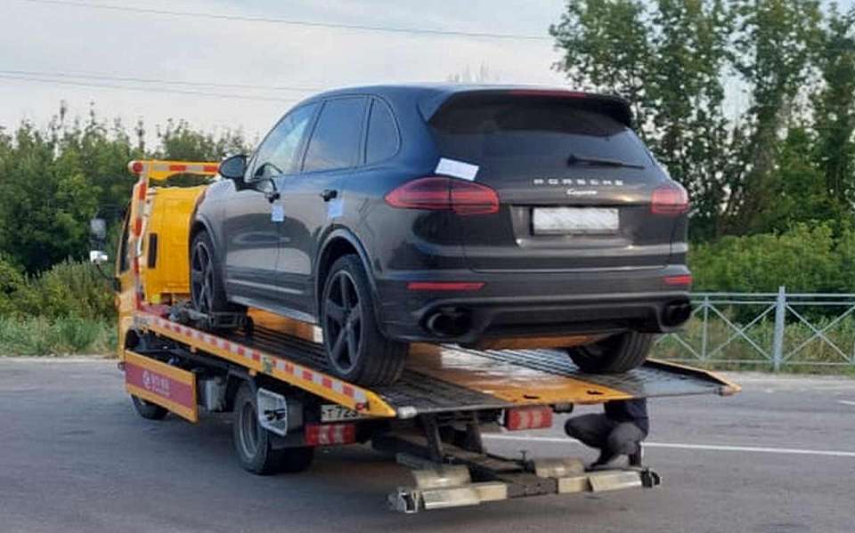 Porshe Cayenne забрали у воронежца за невыплаченный кредит и штрафы