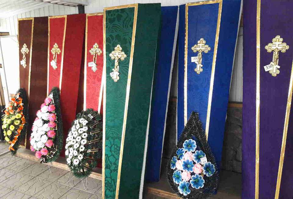 За связь с похоронным бизнесом воронежский полицейский попал под суд